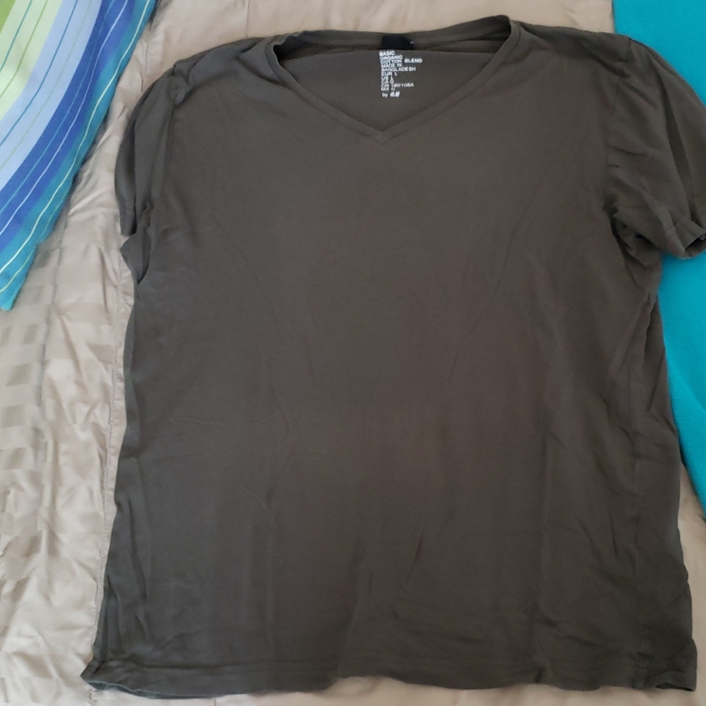 Brown v neck tee shirt
